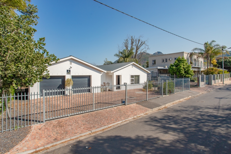 2 Bedroom Property for Sale in Lemoenkloof Western Cape